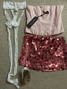 Sabrina Carpenter Costume